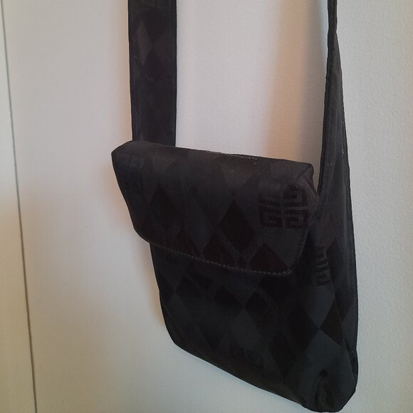 Black Givenchy monogram bag & free silk scarf include - Picture 5 of 15